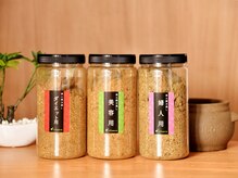 セレクト(select)の雰囲気（無農薬のよもぎは26種類の漢方を専門漢方医によりブレンド。）