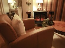 サロン ド ユキフラン(Salon de Yukifranc)の雰囲気（【ラグジュアリー感のある大人の隠れ家】をコンセプトにした内装）