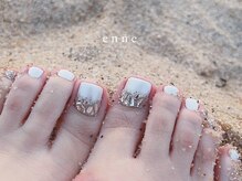 夏のサンダル姿を、もっと美しく