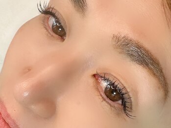 プトゥリチュール(Putritulle)の写真/《マツエクの種類も豊富♪》仕上がり・綺麗さ◎のデザインキープラッシュ、今流行りの束感LEDマツエク♪
