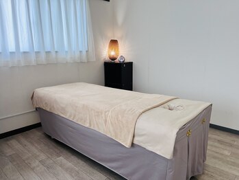 東陽整体 溝の口店/仕切りカ-テンの施術室