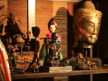 やすらぎ整体堂/店内にはアジアン調の置物