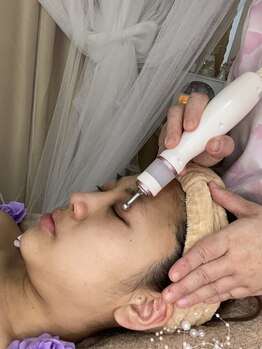 ジュネル ローズ(JEWNEL ROSE)/目元　口元の際までケアできます