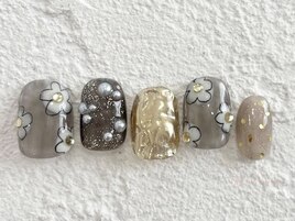 金フラワーパールビジュー￥9000