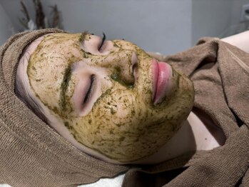 ラヴィン なんばスカイオ店(Lovin)の写真/【Herb Peeling】紫外線や乾燥でくすんだお肌におすすめ☆年齢と共に変化するお肌悩みに寄り添います♪