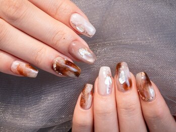 ネイルアンドアイラッシュ シシュ なんば本店(nail&eyelash SyiSyu)の写真/【大人気☆マグネット】カラー豊富!デザインもサンプル沢山☆定額コースあります☆