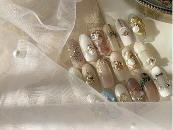 ルーツ(Roots)の写真/大切なイベントには特別なネイルを♪クリスマスや年末に向けて魅せるネイルデザインをご提案★