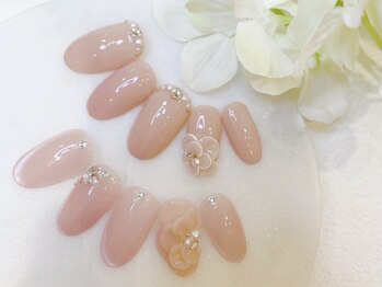 ネイルサロン ユーフォリア(EUPHORIA)の写真/誰からも愛される華やかネイルで指先を美しく彩ります♪清楚で美しいデザインであなたの魅力を更にUP♪