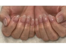 プティネイル(petit nail)の雰囲気(見惚れるような艶感×美フォルム。指先の形を整え、上品な手元へ)