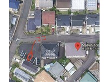 マカナニ(MAKANANI)の雰囲気(☆駐車場☆建物横のアパートの隣にある駐車場【3番】)