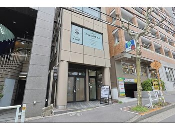 サムライビューティー 渋谷東店(SamuraiBeauty)/外観は大きな看板が目印#渋谷