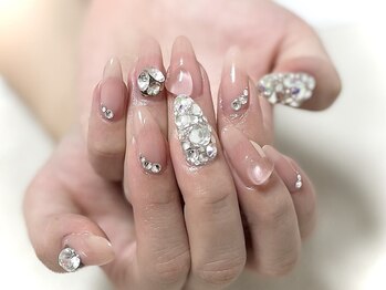 リリーネイル(lily nail)の写真/ベテランネイリストによる繊細アート♪シンプル~繊細なデザインまで理想の指先を実現☆持ち込みパーツ可