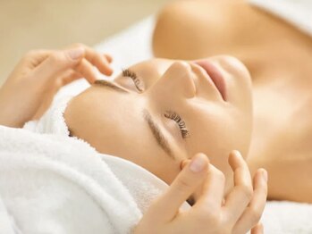 ビオラス 光吉店(VIOLUS)の写真/潤いたまご肌★フェイシャルエステ【毛穴ケア＆トーンアップ】で血行促進させ、身体の内側からも美肌ケア◎