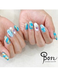 ブルーで華やか夏ネイル