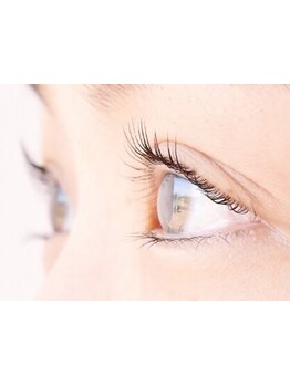 ナチュラル上品な目元にしたい