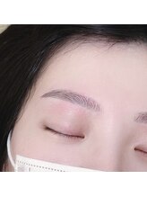 アテ ドゥ(ate deux)/眉スタイリング