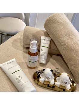 サロン ド ブラン アオヤマ(Salon de BLANC AOYAMA)/芸能人御用達 CHRISTINA取り扱い