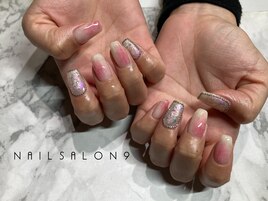 桃ネイル×キラキラ