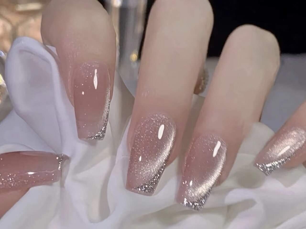 2025年-2026年冬トレンド】マグネットのネイルデザイン集｜人気順