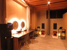 ソルナ 吉塚(SOLUNA)の雰囲気(メイクブース、ウォーターサーバー、アメニティ完備しています。)