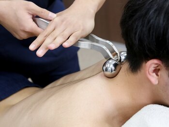 赤池名倉堂鍼灸接骨院/ローラーで背骨の捻じれ解消！