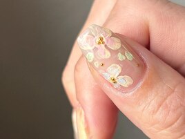 Meg淡色フラワーネイル