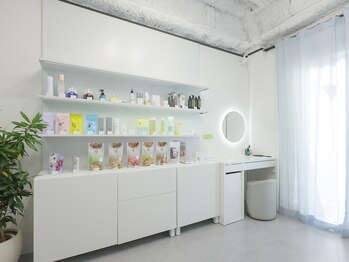 巡 堀江(meguri)/白を基調とした内装