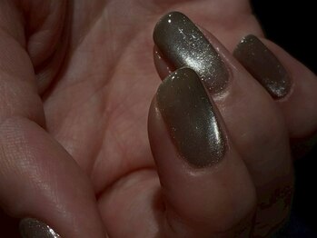 フォー(4 HER.)の写真/奥行きある輝きが、指先を魅了する。【光をまとう、指先の輝き。】マグネットワンカラー《オフ込み》¥8,250