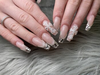 【スカルプ・長さだし特化】nailstudio LOGI -フィルイン/長さだし/スカルプ-/クロス×キラキラ