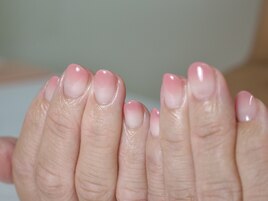 グラデーションネイル　透明感