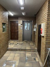 ヴェール(VERT)/ビル入り口　奥へお進みください