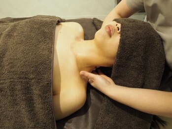 眠りのまもり/オイルで全身のリンパを流す