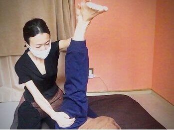 チャアム(cha am)の写真/[男女お値段一律サロン]固い体を伸ばし、深い指圧で全身をしっかり整えます。心地よい刺激をご体感下さい。