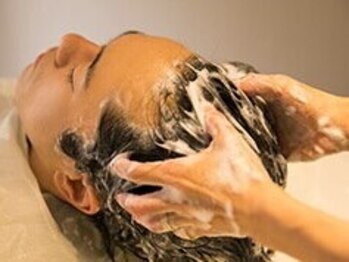 サロン ド エイチ(salon de H 1)の写真/結果の出るケアでメンズに人気◎＜爽快！クリームヘッドスパ導入サロン＞頭皮ケア＋首・肩・目の疲れ解消