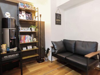 スポーツ整体院 オーシーラボ(O.C.Labo)/リラックスできる待合室