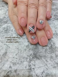 ビジューネイル