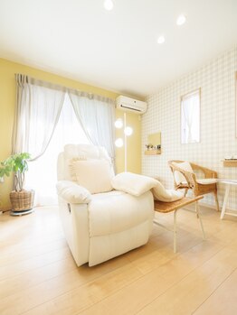 ミニョンアイラッシュ(mignon eyelash)の写真/完全個室でプライベート感たっぷり♪リクライニングチェアで心地よく、無料駐車場でアクセスもラクラク！