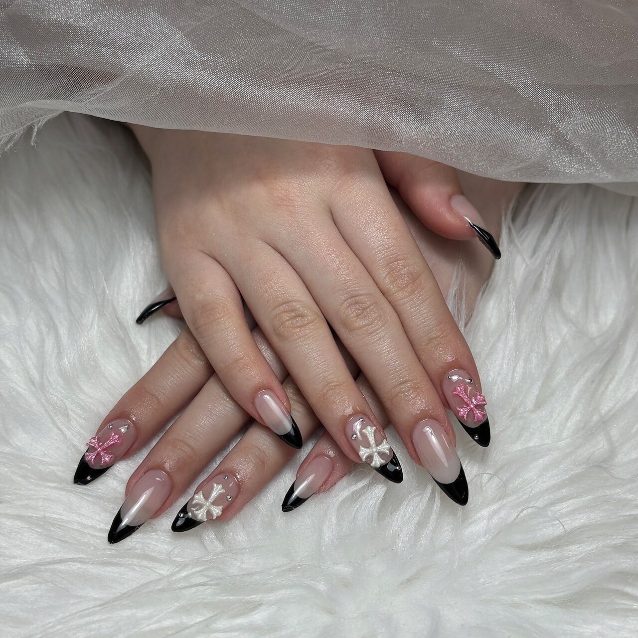 2025年-2026年冬トレンド】クロスネイルのネイルデザイン集｜人気順｜3