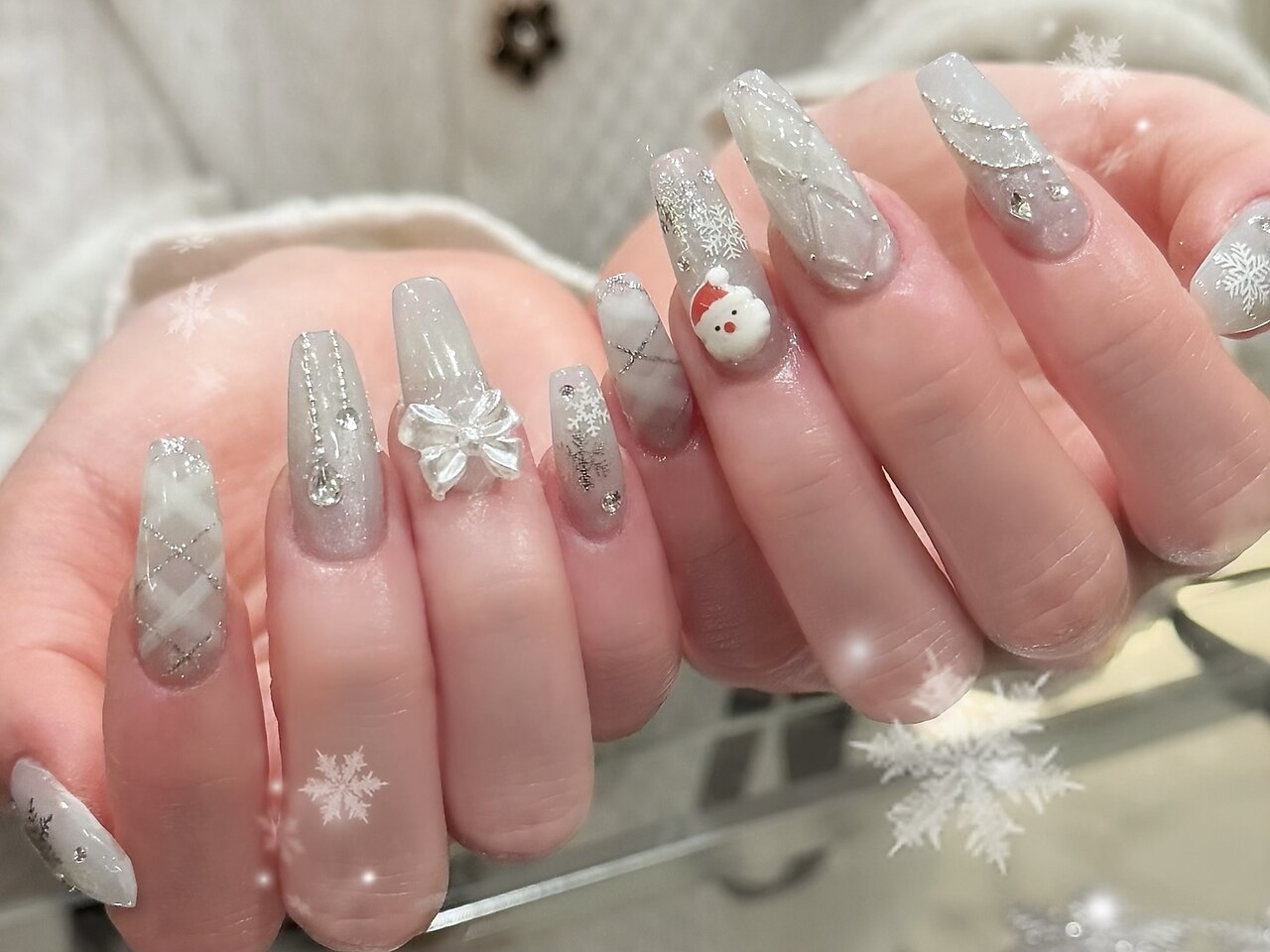 2026年夏トレンド】ブルー ハンド クリスマスのネイルデザイン集｜人気