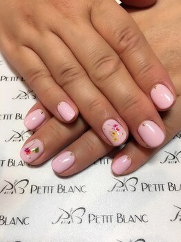 プチブラン(Petit Blanc)/押花春ネイル♪