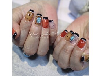 ネイルサロン R/スタイリングコース　8030円