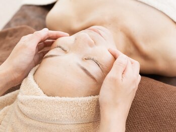 美と健康のサロン ナルミの写真/【小顔・たるみ・むくみにオススメ☆】顔筋マッサージ+ラジオ波ですっきりシャープなフェイスラインに♪