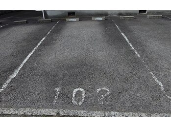 ホウビ(Hobi)/敷地内駐車場102番です