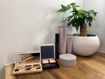 ルル(LuLu)/アジュバンメイク品もご利用◎