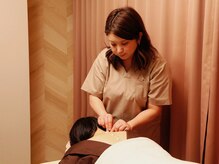 アキュシア鍼灸院(ACUSiA)/首と肩に鍼灸を施す図◎