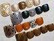 ウェルビー(Well_be)の写真/【パラジェル認定サロン】アクセサリー感覚で楽しめるフットネイルが大人気！秋デザインでおしゃれ度UP