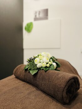 プラウド 足利店(PROUD)/白と黒を基調とした落ち着く個室