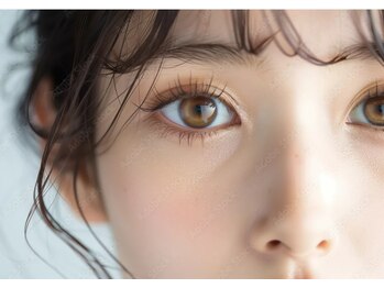 サラシック(salachic)の写真/まつげパーマ・まつ毛エクステで叶う自然ナチュラル大人デザイン！羽のような柔らかい3Dエクステも人気♪