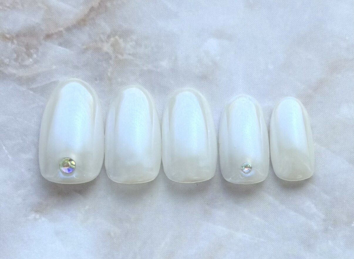 ネイルチップ 乳白色 y2k ホワイトカラー デザインネイル クロムネイル サブカルy2k ロングネイル シンプルシアーホワイト