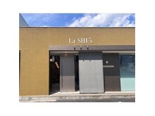 ラシーズ 南草津店(La SHE's)の雰囲気（30台以上駐車場完備しています！駅からも徒歩4分！）